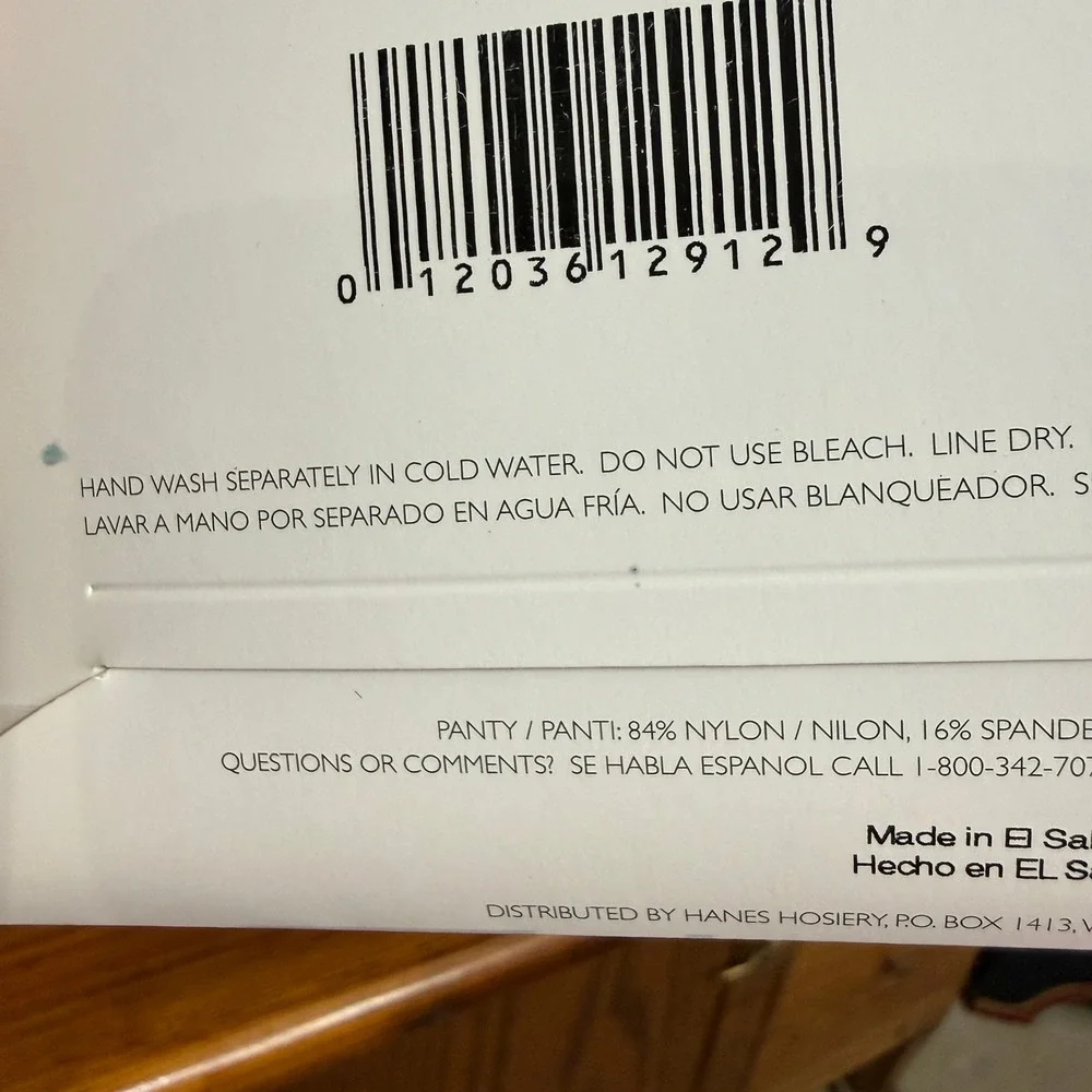 Hanes Silk Reflections Pantyhose EF Jet Black NEW Control Top Reinforced Toe 718